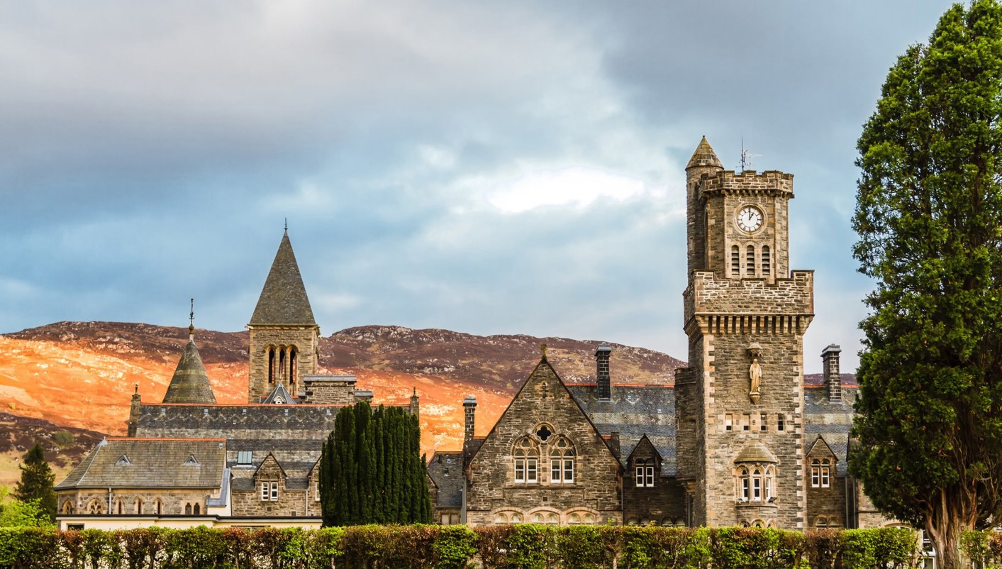paquete turístico Inglaterra, Escocia e Irlanda  y Capitales Imperiales con avión Fin Praga